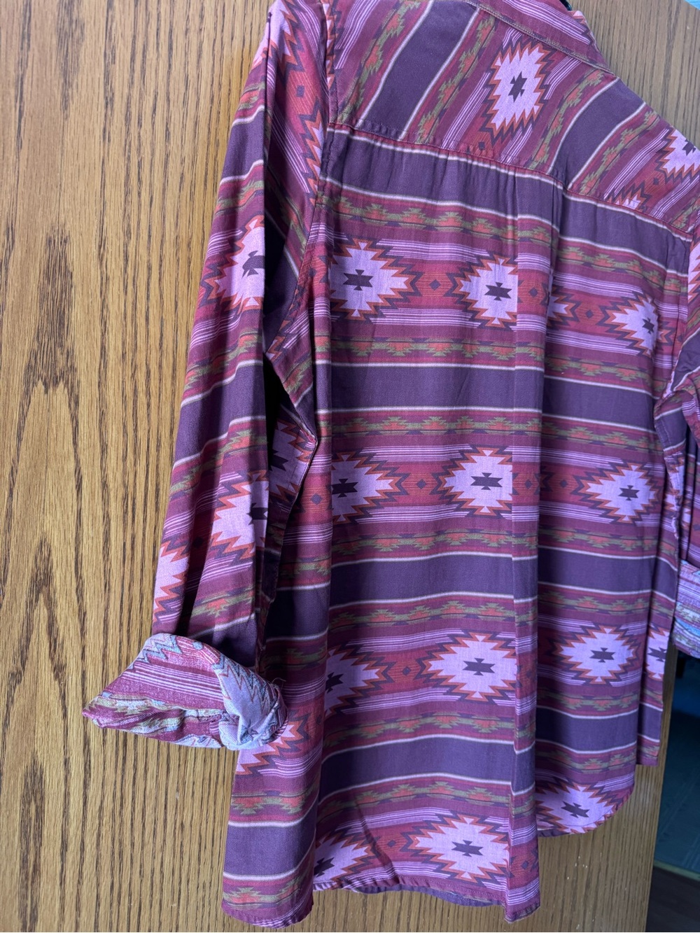 Ariat women’s Relaxed Fit Maroon & Pink Patterned Button-Up Shirt sz l - Picture 7 of 8